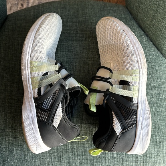 Vionic Women’s adore Active Sneaker Black White size 9 EUC! - Picture 11 of 14